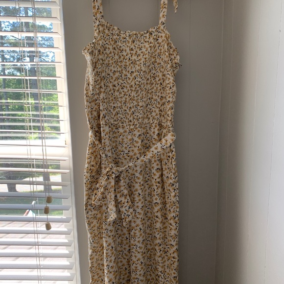 Abercrombie & Fitch Pants - NWOT Abercrombie & Fitch Floral Romper *XL*